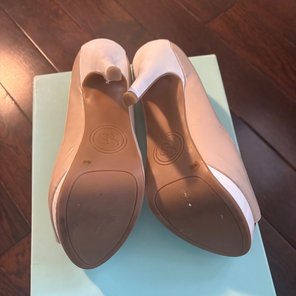 Jessica Simpson Heels - Picture 5 of 5